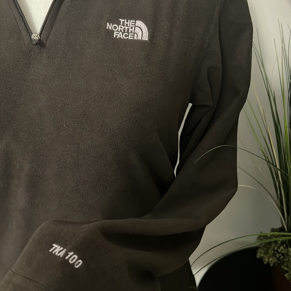 The North Face pull-over - Picture 3 of 3